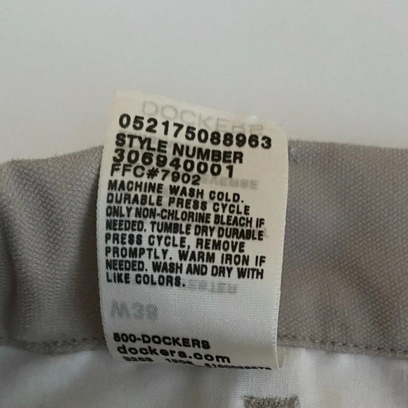 DOCKERS Golf Men’s 38" W Beige Pleated Front Belt Looped Shorts 9” Inseam - Picture 8 of 10